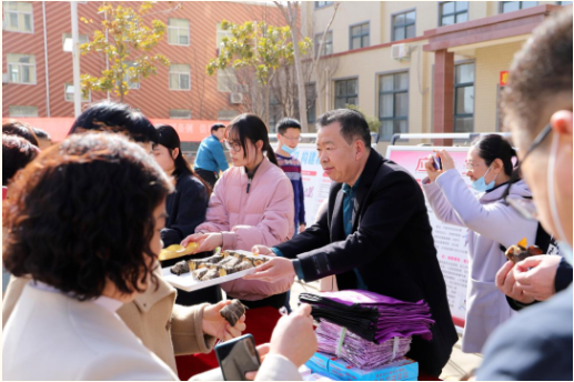 【致敬了不起的她】三門峽市應急管理局和湖濱區(qū)法院走進三味奇與企業(yè)聯(lián)合開展“黨建結(jié)對 共慶三八”主題黨日活動